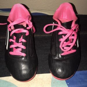 Soccer shoes